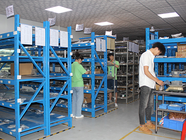 零配件倉庫一角